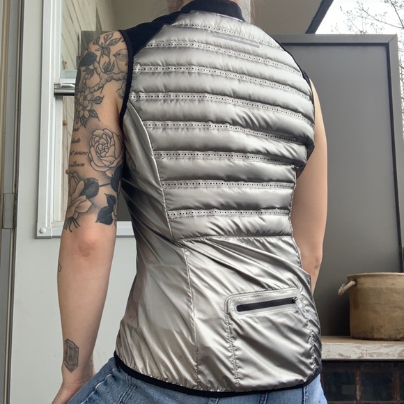 Nike Silver Aeroloft Running Vest - Picture 3 of 3